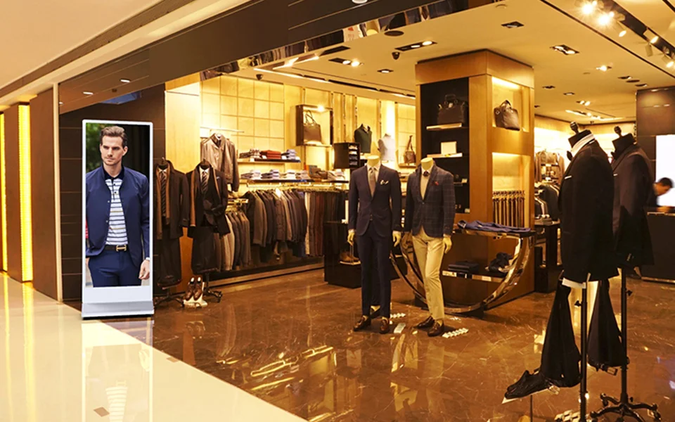 全面条形屏广告机 服装店1